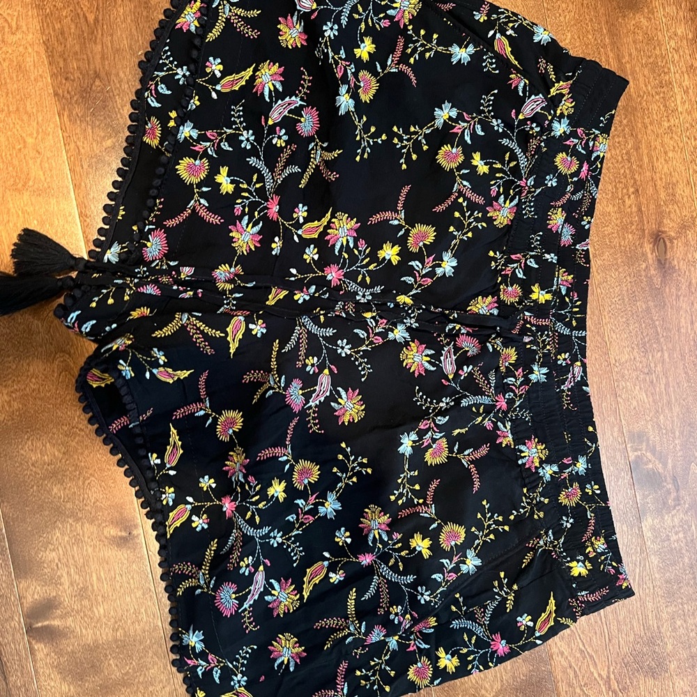 a.n.a Black High Waist Shorts with Floral Print